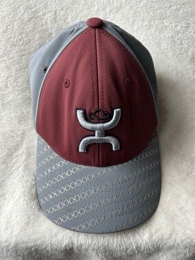Hooey men fit 6 panel flex fitTwo-Tone Maroon and Gray Cap with Embroidered Logo